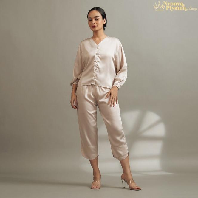 Gambar Lux Nyonya Piyama Tencel Moon Set - Luna Termurah Ready Terbaik - S/M dari BatriderShops undefined Tokopedia