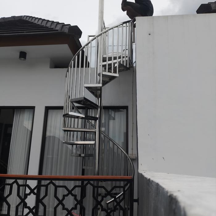 Gambar tangga putar stenlis malang dari Algasa Steel undefined Tokopedia