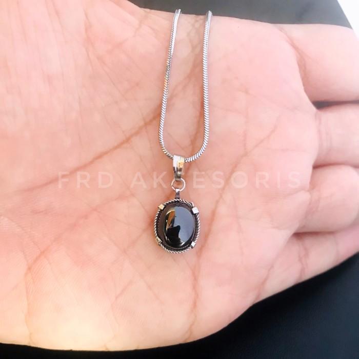 Gambar Kalung Liontin Batu Merah Delima Bulat Pria Wanita - Onyx Kecil, 60 cm dari FRD Aksesoris undefined Tokopedia