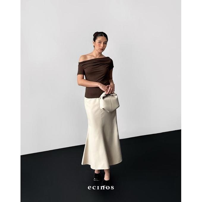 Gambar ECINOS - CORE Fitted Off Shoulder Tencel Top #gratisongkir - Coffee, S-M dari Putri Mentari Store undefined Tokopedia