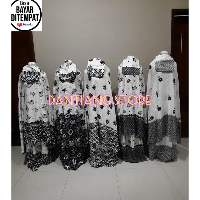 Gambar All New Terlaris & Terbaru....../Mukena Bali Motif Batik Dewasa. Barang Ready Stok Bunda. Warna: Hitam Putih. Bahan Katun Rayon. Bisa Bayar Di Tempat Cod. - Hitam/putih, XXL dari Kalimasea undefined Tokopedia