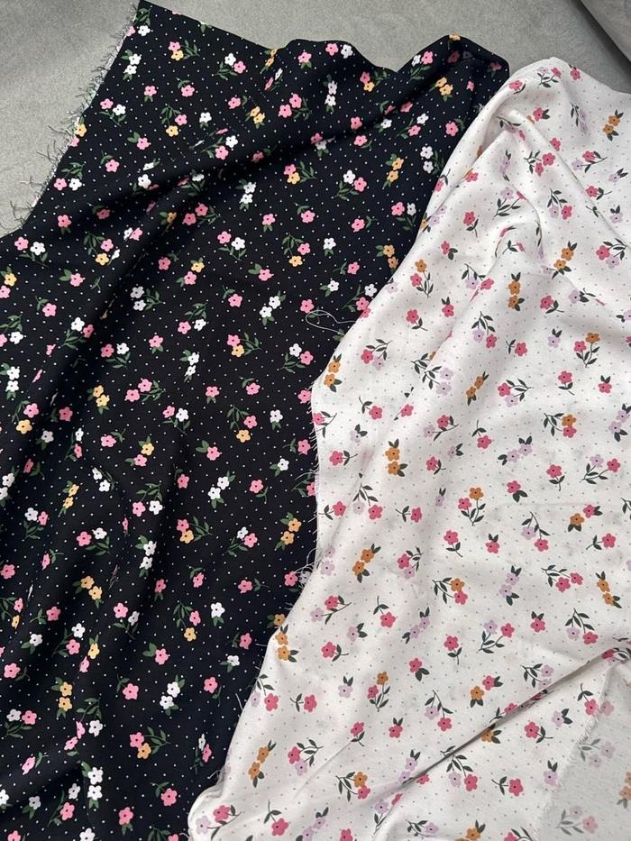 Gambar Kain katun rayon viscose premium motif bunga kecil terbaru best seller dasar hitam dan putih sangat cocok untuk gamis daster atasan dan mukenah - Hitam dari ajomanihtextile undefined Tokopedia