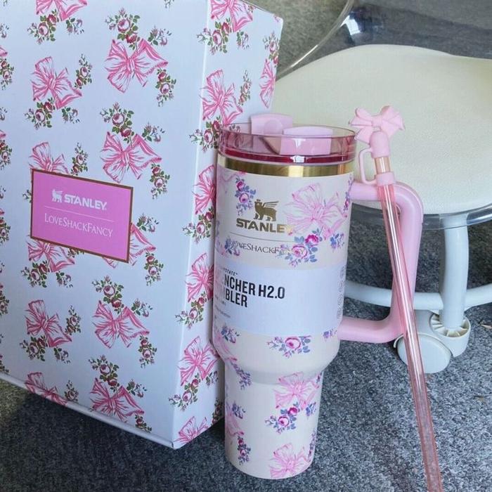 Gambar Stanley quencher Love shack fancy lsf 40oz Original Full box loveshackfancy edition - Holiday pink dari Zona original indonesia undefined Tokopedia