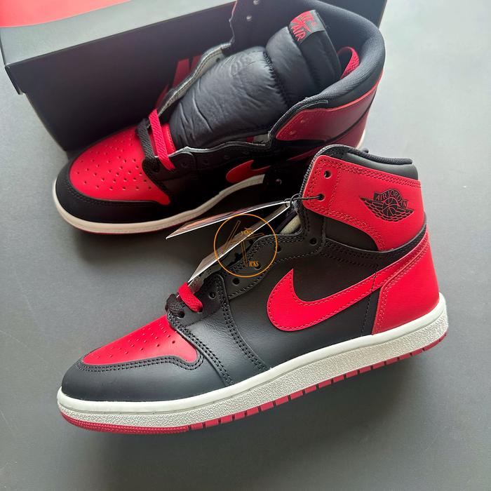 Gambar Nike Air Jordan 1 Retro High '85 OG Bred (2025) / HV6674-067 / Air Jordan 1 High Bred 2025 / Jordan 1 OG 85 Bred dari kyoorkicks undefined Tokopedia