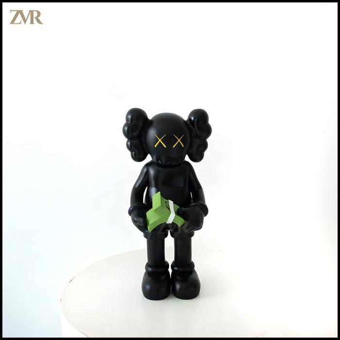Gambar New [Zever] Kaws Capitalist|Kaws Figurine Patung|Pajangan Dekorasi Meja Promo - Black dari Gayatrie ols undefined Tokopedia