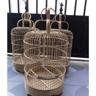 Gambar READY SANGKAR CUNGKOK BULAT MATANG SANGKAR KECIL BURUNG PLECI KONIN DIAMETER 28 CM TINGGI 29 CM BAHAN FULL BAMBU UNTUK KANDANG BURUNG PLECI GLATIK KONIN RUJI RAPAT TAMPILAN MEWAH LENGKAP GANTUNGAN - CUNGKOK MENTAH dari SALLY CORNER undefined Tokopedia