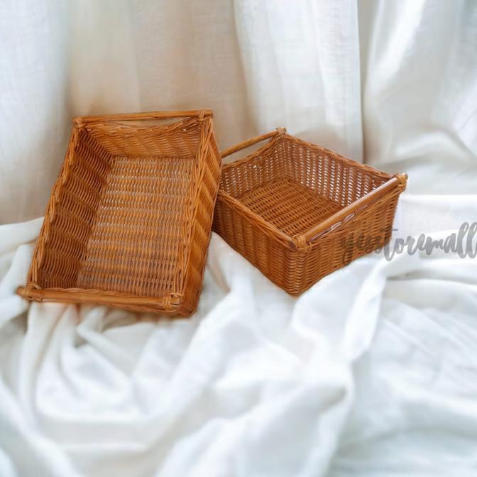 Gambar KERANJANG ROTAN HANDLE 37X30X16 CM T_y - Merah dari Thamuz pRO undefined Tokopedia