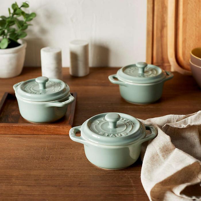 Gambar Staub original mini round cocotte 10cm (banyak warna) - Eucalyptus dari Celiebox undefined Tokopedia