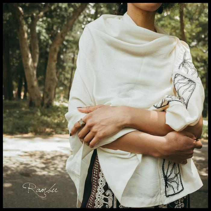 Gambar Ilalang Hand-Embroidered Airy Scarf (Tencel) - Cream Terlaris - 175x80cm dari Sindy Grosir undefined Tokopedia