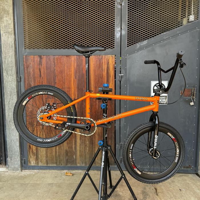 BMXバイク 黒色 スチールフレーム 茶色サドル自転車