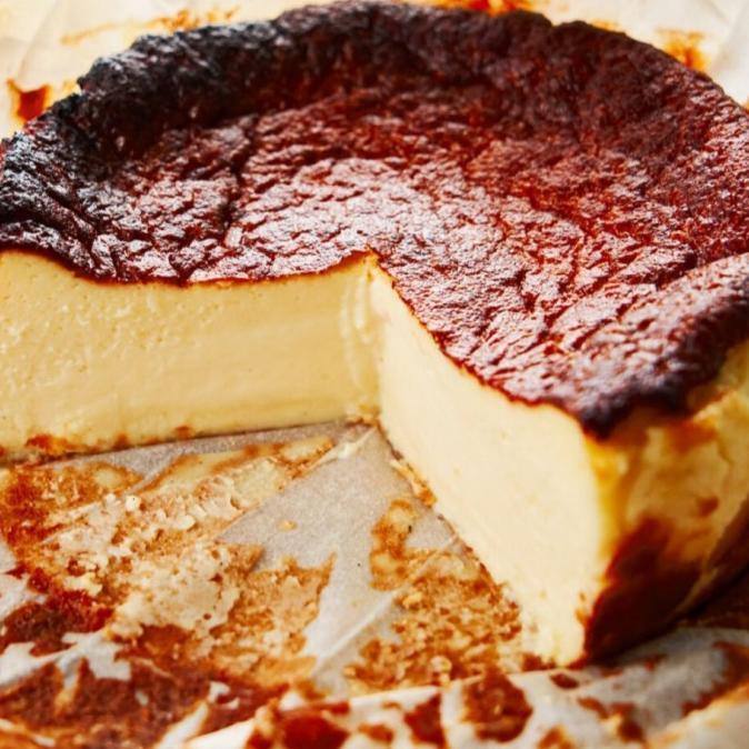 Gambar ! BASQUE BURN CHEESECAKE CAKE - - M dari DELIGHTFUL BITE undefined Tokopedia