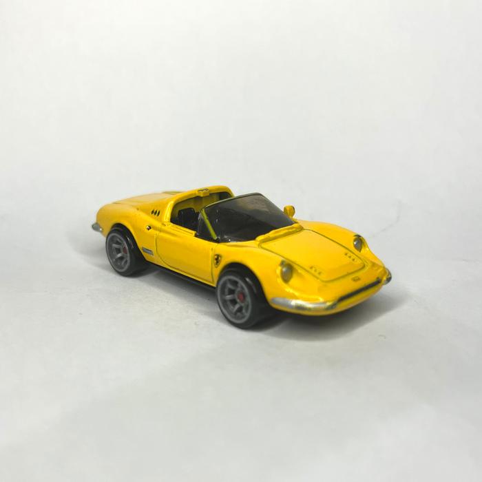 Hot Wheels Dino 246 GTS イエロー 1/18ANSONフェラーリ ディーノFerrari Dino246GTイエロー Hot