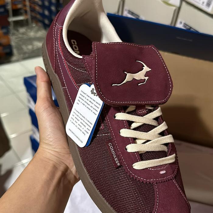 Gambar Sepatu Compass Tribune Home Away Black / Maroon BNIB ORIGINAL 100% - AWAY MAROON, 39 dari warpass id undefined Tokopedia