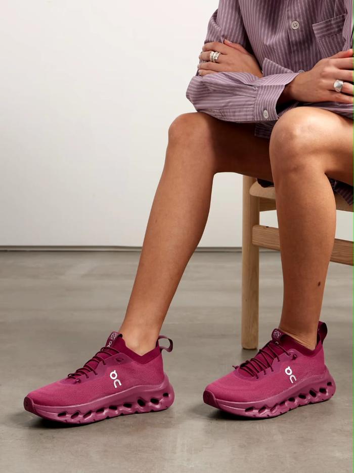 Gambar Loewe x Wmns Cloudtilt 'Cherry' ON /  sneakers /  Cloudtilt - Cherry, 37 dari ON LOEWE INDONESIA undefined Tokopedia