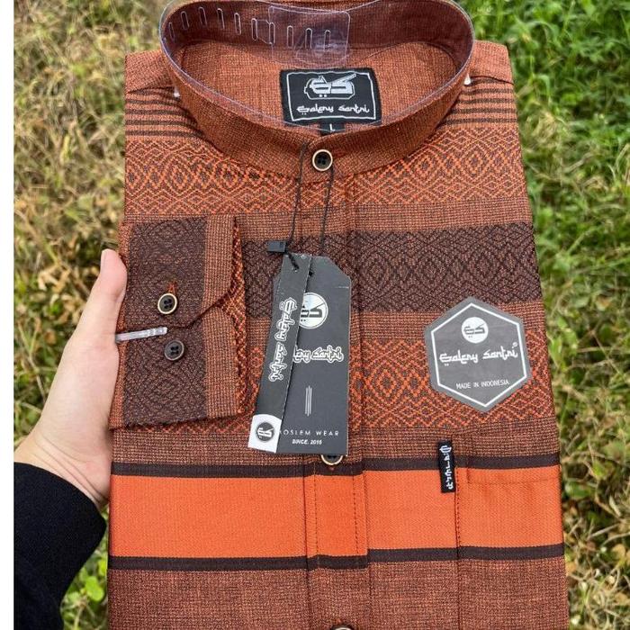 Gambar Galery Santri Baju Koko Pria Lengan Panjang Kerah Sanghai Motif Salur Katun Madinah - TERAKOTA, M dari cv adijaya138 undefined Tokopedia