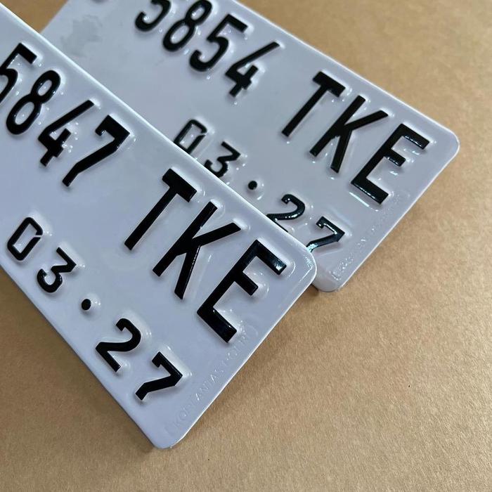 Gambar Plat Nomor Motor Baut Tanam Warna Putih / Font Baru Plat Original / Sepasang#1 - 1 Pcs dari KILUA STOREZ undefined Tokopedia
