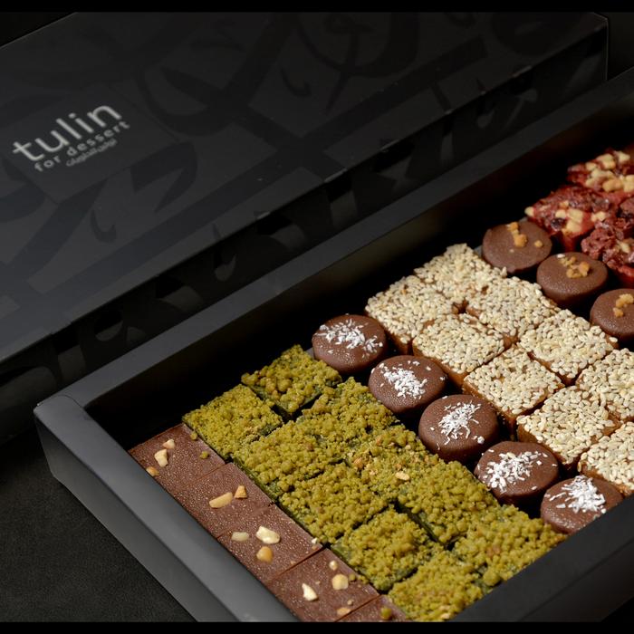 Gambar Tulin's signature box, fancy dessert, mix tulin, fancy chocolate box - Tulin signature dari Tulin for desserts undefined Tokopedia