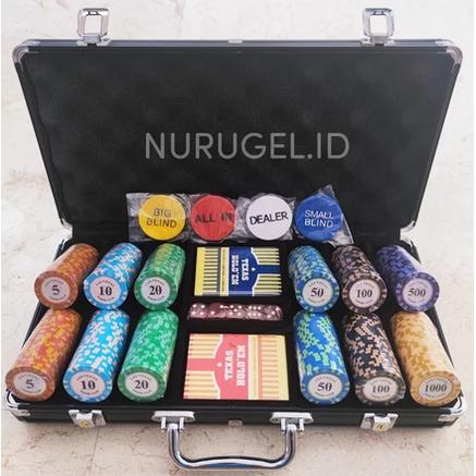 Gambar CARD_STORE Poker Chip Set 300 PCS Premium Clay Coin + Suitcase + Standard Playmat - black alumunium dari card store00 undefined Tokopedia