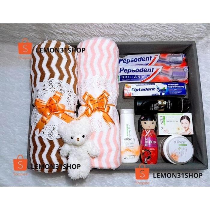 Gambar PAKET SESERAHAN SHINZUI / HANTARAN COUPLE HANDUK MANDI MURAH PARCEL MAHAR PERNIKAHAN HANDUK MIKCROFIBER 70X140CM SABUN SHAMPOO BODY MIST LULUR SRCRUB PASTA GIGI SIKAT GIGI SABUN HANDBODY - TYPE A dari AsahiNo undefined Tokopedia