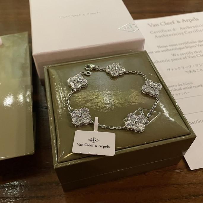 Gambar BRACELET VAN CLEEF & ARPELS VCA 5 VINTAGE ALHAMBRA VC CLOVER FLOWER - BLACK BR dari Eleganza Style undefined 5 Tokopedia