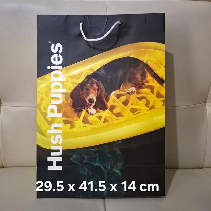 Gambar paperbag hush puppies medium original / paper bag hush puppies asli - 2 dari authenticpaperbagss undefined Tokopedia
