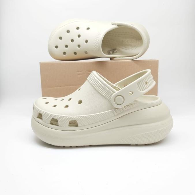 Gambar SANDAL CROCS WANITA CLASSIC CRUSH CLOG / SEPATU SANDAL CEWEK - Krem, 36 dari The lady's boutique undefined Tokopedia