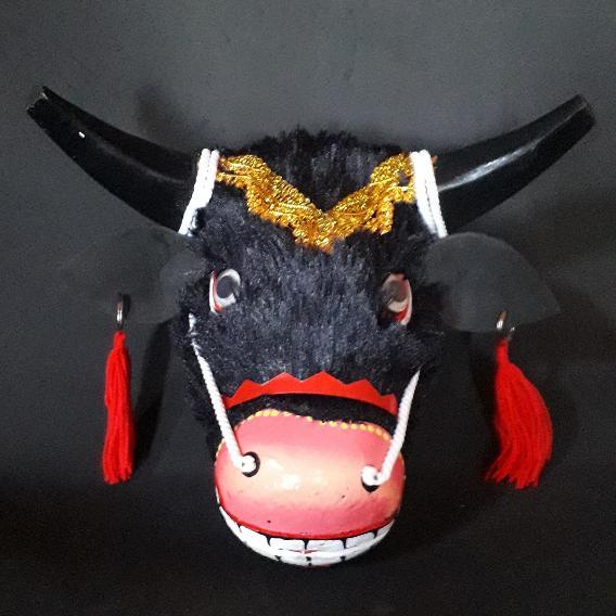Gambar ADA Mainan Anak Bantengan Mata Menyala | Jaranan | Kuda kepang | Kuda Lumping | Topeng Banteng Kayu - Bulu Putih, Merah dari AMELIANA PEDIA undefined 5 Tokopedia