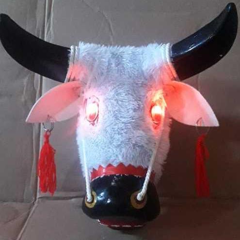 Gambar ADA Mainan Anak Bantengan Mata Menyala | Jaranan | Kuda kepang | Kuda Lumping | Topeng Banteng Kayu - Bulu Putih, Merah dari AMELIANA PEDIA undefined Tokopedia
