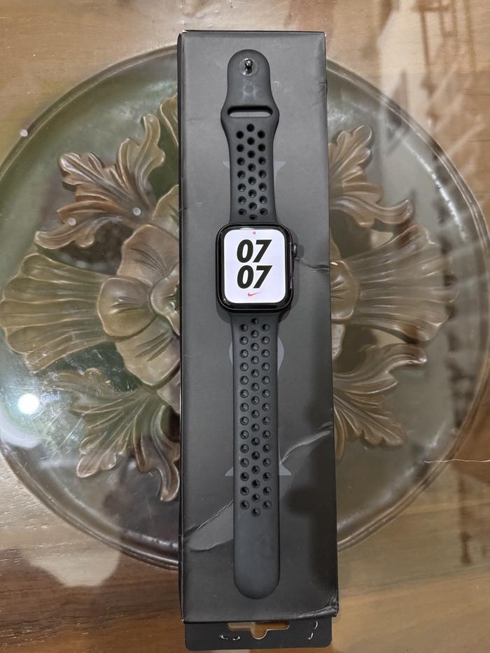Silver Apple Watch S5 Nike+ 40mm Nike Edition Apple Watch S5 Nike+