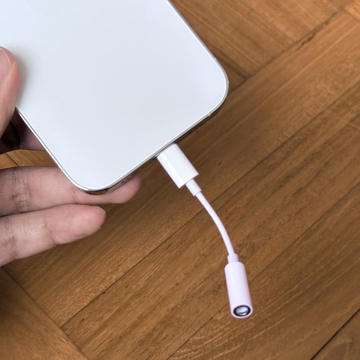 Jual Apple Lightning to audio jack adapter asli original