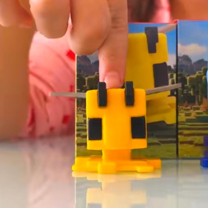 Gambar Happy Meal MCD McDonald Minecraft  - Creeper - Bee dari Hantwo489 undefined Tokopedia