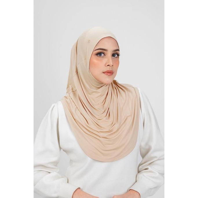 Gambar Buttonscarves Active Slip-On 2.0 Short - Latte dari Amanah Mart kekinian undefined Tokopedia