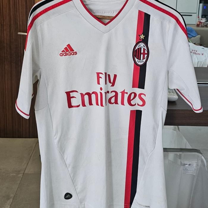 Gambar Jersey AC MILAN 100% ORIGINAL HOME AWAY TRAINING RETRO Size S ( kondisi seperti di foto ) - 11/12 AWAY dari Core-Evan undefined Tokopedia