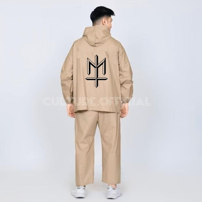 Gambar Jas Hujan MATERNAL DISASTER Pria Wanita Setelan Baju Celana Terbaik Bahan PVC Tebal Full Pres Anti Sobek Anti Rembes - Cream Logo, XL( BB 65-75kg) dari GREN HOUSE INDUSTRI undefined Tokopedia
