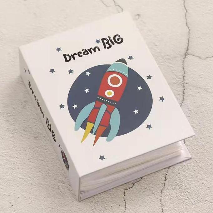 Gambar Buku Album Ukuran 2R isi 200 Foto Polaroid / Buku Photocard 6.35 x 8.9 cm / Album PC Idola / Tempat Foto Kenangan Keluarga atau Moment Indah / Buku Penyimpanan Foto Anak Bayi / Album Foto Cover Hardbox dan Plastik Transparan - Dream Big dari SierraStoree undefined Tokopedia