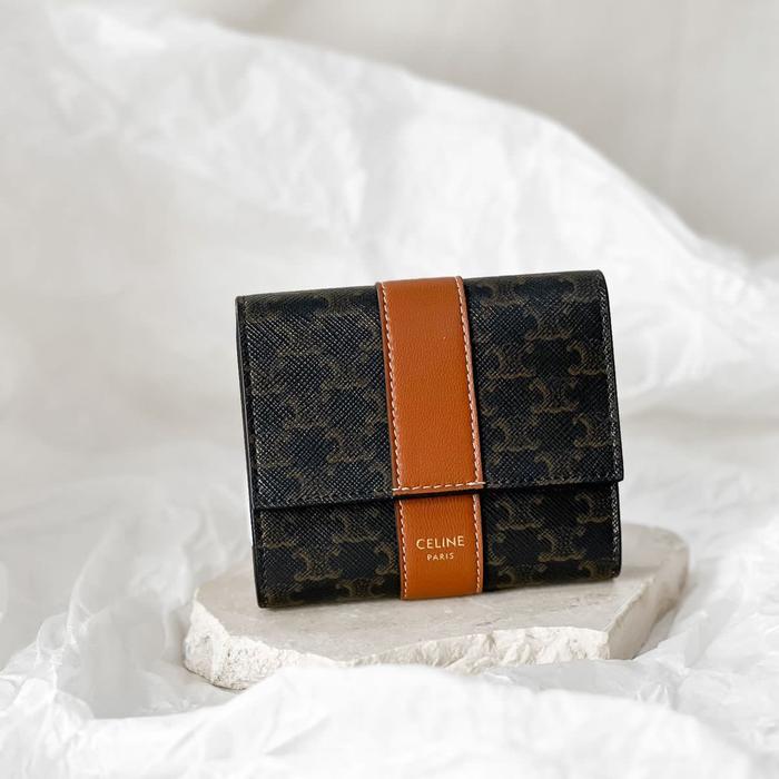 Small Trifold Wallet in Triomphe Canvas & Lambskin 財布 Small trifold wallet in triomphe canvas and lambskin