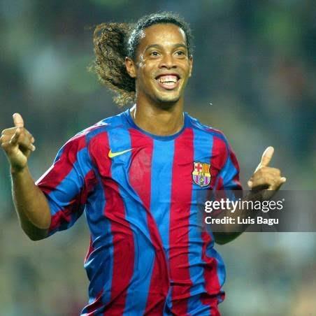 Gambar Ronaldinho #10 FC Barca Home 2005/2006 FCB Short Sleeve SS Official Merchandise Resmi Original Authentic Jersey Football Shirt Kit Baju Bola Asli Soccer Shirts Kits Limited Rare Stock Langka Vintage Retro Classic Blokecore Blockcore Bloke Core Block Core dari Toffline undefined Tokopedia
