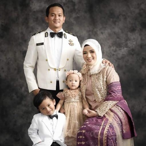 Gambar Background Backdrop Layar Latar Studio Foto besar group wisuda wedding Abstrak cream abu putih hitam dusty pink soft 3x8meter - hitam #2 dari lightinguks undefined Tokopedia