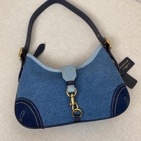 Gambar Tas Wanita Hamptons Hobo Bag Shoulder Bag Hand Bag Denim Blue CW647 647 - LIGHT DENIM dari tasche bag undefined Tokopedia