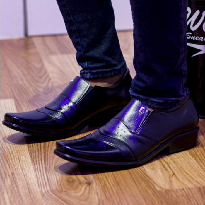 Gambar Sepatu Pantofel Pria Kerja Kantor kulit Asli Selop Formal Pesta B 07 - HITAM, 43 dari Nieva Fashion Shop undefined Tokopedia