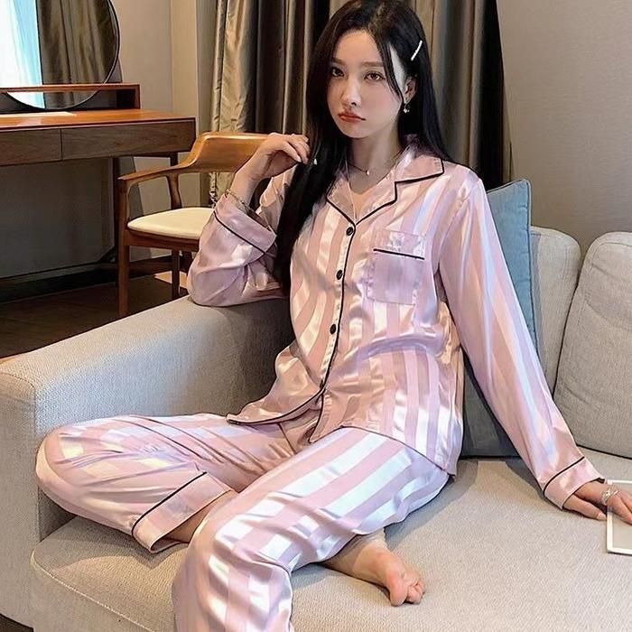 Gambar 2025 Baru Musim Gugur Es Sutra Piyama/Ukuran Besar Celana Panjang Lengan Longgar 2 Potong Setelan Homewear Baju Tidur Exclusive Piyama Wanita Satin Sutra Organic Tencel Import Mewah Premium Terbaru Terlaris Terbaik - Merah Jambu dari Ngemil_Yukkk undefined Tokopedia