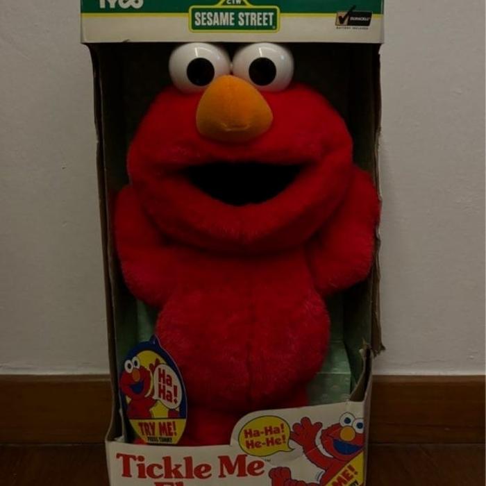 Gambar Sesame Street Elmo Little Laugh Tickle Me Elmo 25cm Plush Toy dari StarjoySingapore undefined Tokopedia