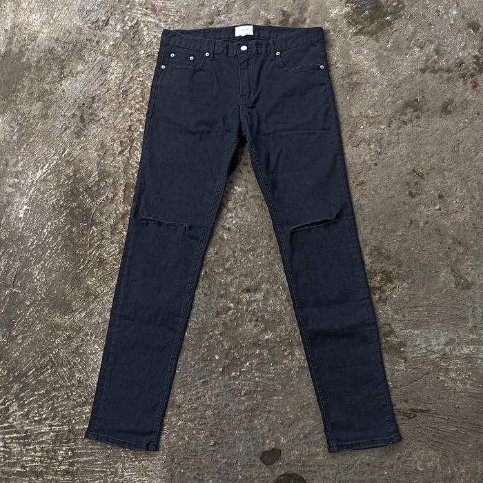 Gambar Fatalism Korea Black Ripped Denim Skinny Celana Jeans Original Hitam no Uniqlo dari psdmarket13 undefined Tokopedia