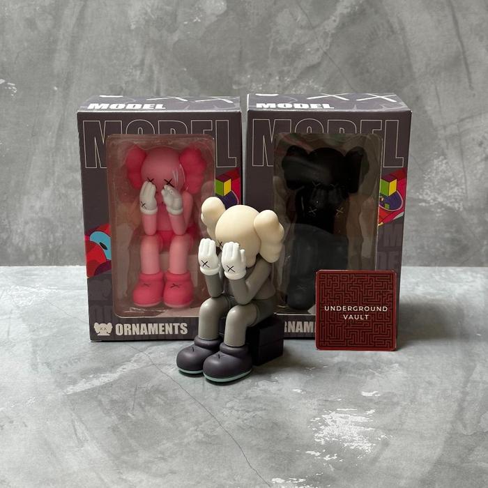 Gambar Kaws Fake Companion Passing Through Figure Pajangan Hypebeast - Pink dari Ilham Aziz Store undefined Tokopedia