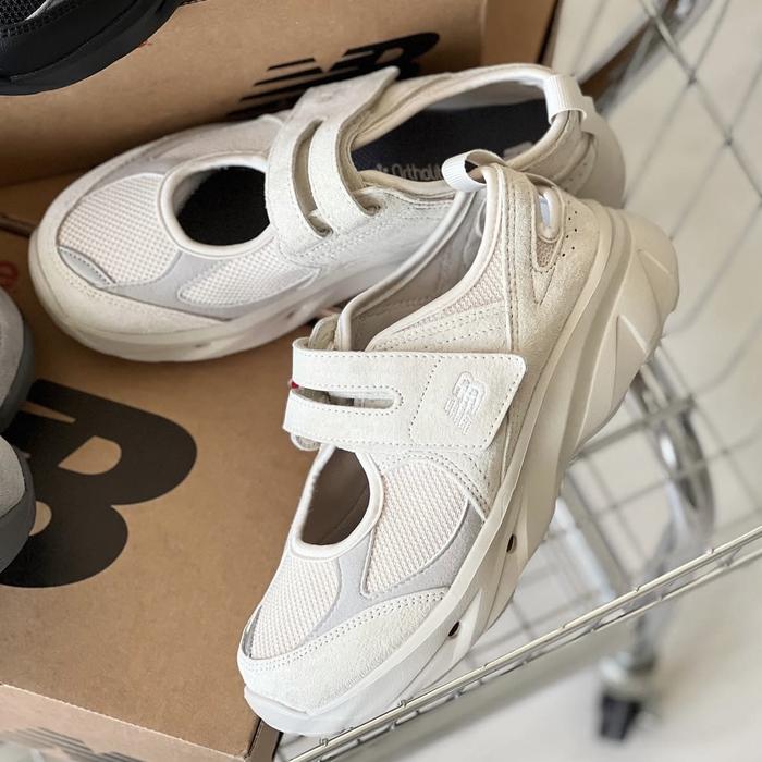 Gambar New Balance Mary Jane Breeze Wmns - Cream dari SOLE JAKARTA undefined Tokopedia