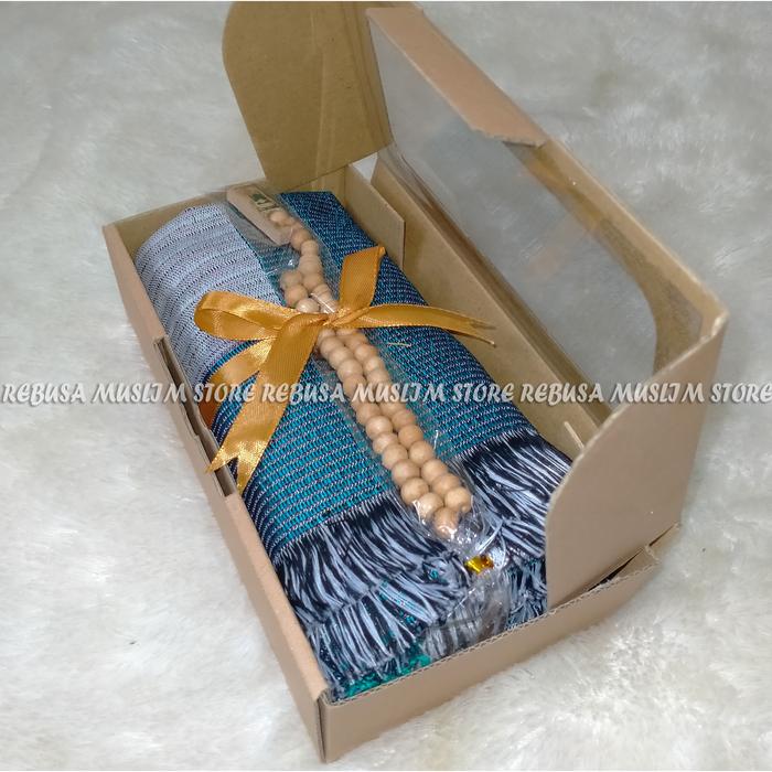 Gambar Sajadah Souvenir Ukuran 110x70cm Plus Box + Tasbih 33 - PAKET BOX dari REBUSA SAJADAH undefined Tokopedia
