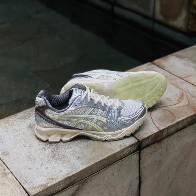 Gambar Asics Gel Kayano 14 Atmos Yakoutake Cream Whisper Green Glow in the Dark (100% Original) [1203A575-100] - 46 dari RUKO SEPATU undefined Tokopedia