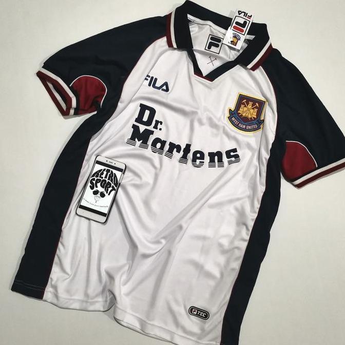 Gambar JERSEY WEKA RETRO WEST HAM AWAY 97 DR. MARTENS - No Nameset, S dari aphrizhalstore undefined Tokopedia