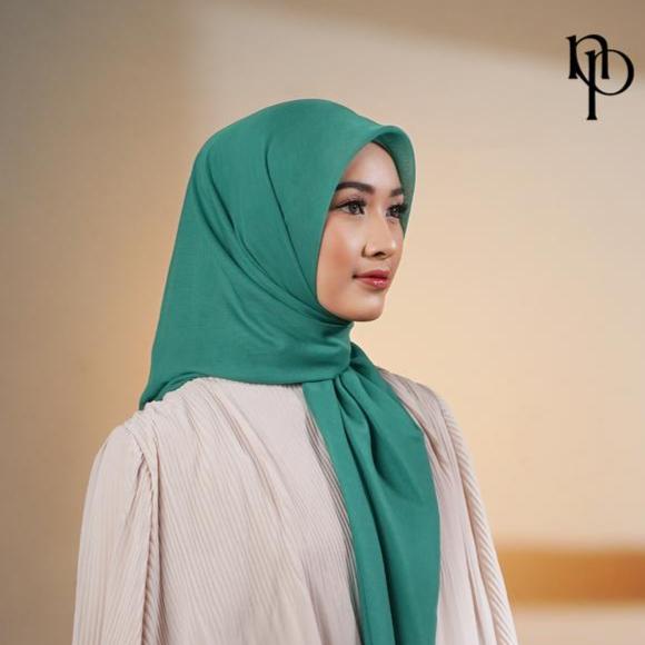 Gambar napocut Hijab - Plain Paris - Hijab Segiempat Paris Jepang Premium Blue & Green Series 115 x 115 cm - Deep Jungle dari naPocut undefined Tokopedia