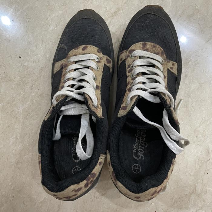 Preloved New Look Your Feet Look Yu Sepatu Pump Sneakers Shoes Cheetah  Print Sepatu Heels Wedges Hitam Black Wanita Woman